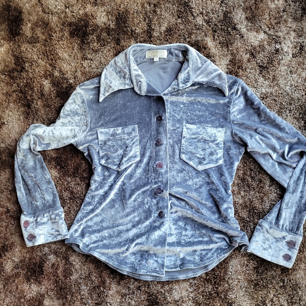 Silver long sleeve shirt size small velour velvet